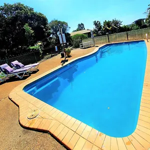  Apartment East And Tourist Park Australia